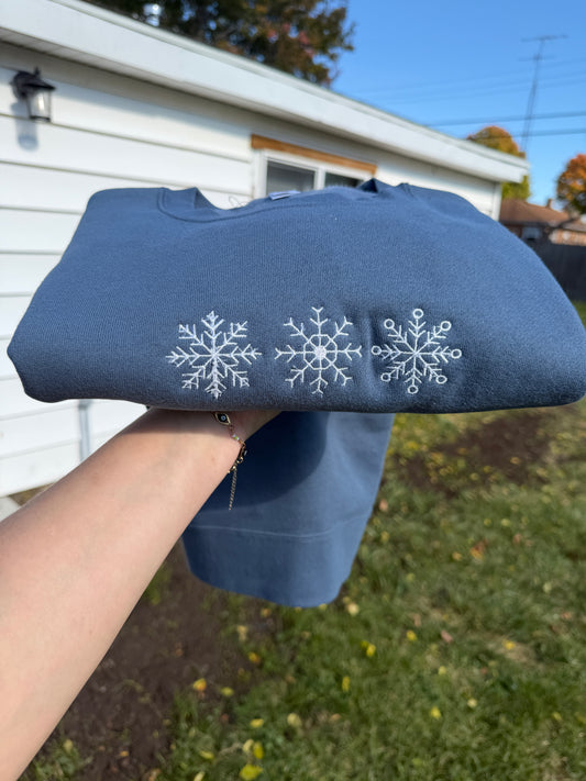 Snowflake trio embroidered crewneck